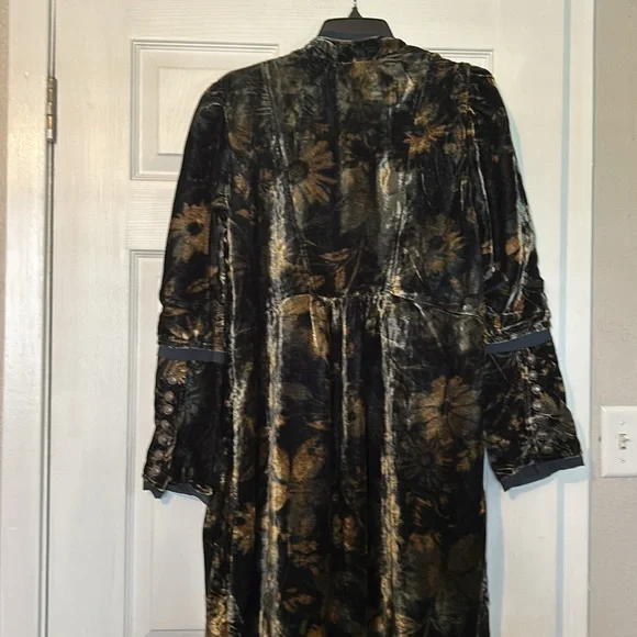 Sale. New free people hazel duster blk motif